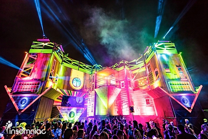 fullthrottle_upsidedownhouse_705x470